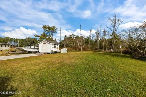 289 Croaker Street Davis NC 28524