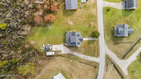 289 Croaker Street Davis NC 28524