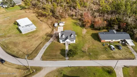 289 Croaker Street Davis NC 28524