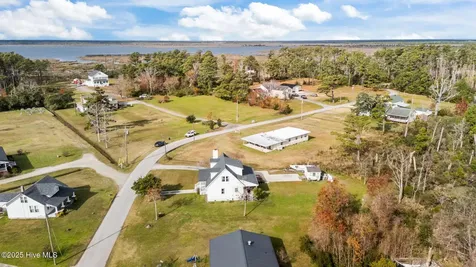 289 Croaker Street Davis NC 28524