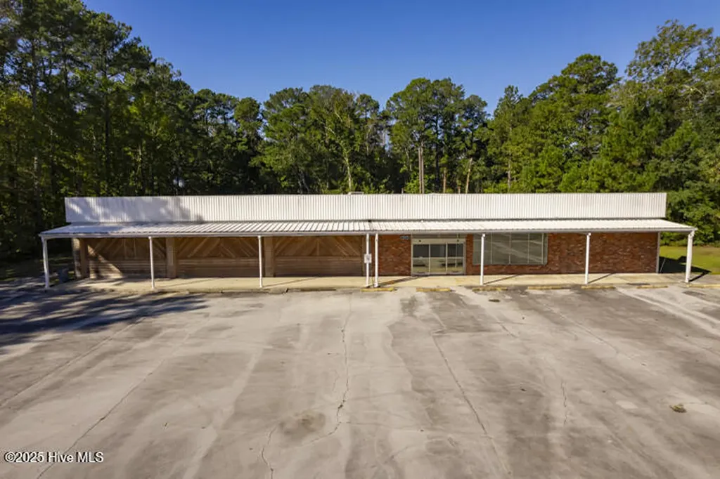 8434 Nc Highway 306 S Arapahoe NC 28510