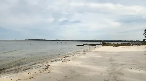 187 Pamlico Parkway Beaufort NC 28516