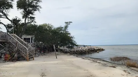 187 Pamlico Parkway Beaufort NC 28516