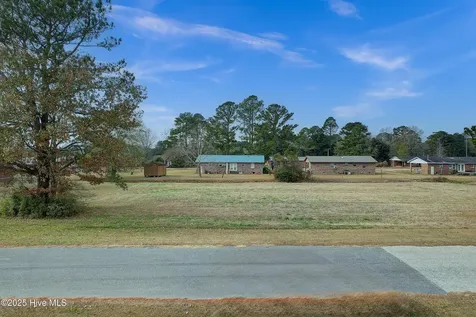 88 Hillside Street Clarkton NC 28433