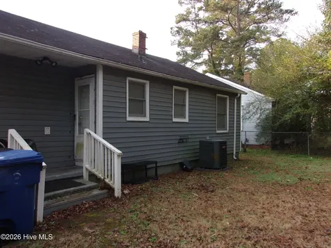 704 Dixon Street Kinston NC 28501
