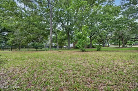 201 Clarendon Avenue Southport NC 28461