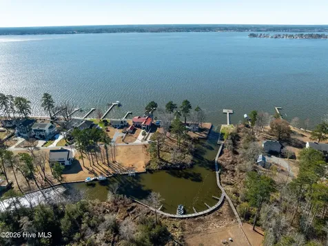 325 Winterberry Court Washington NC 27889
