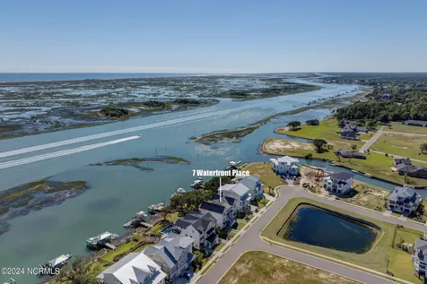 7 S Waterfront Place Hampstead NC 28443