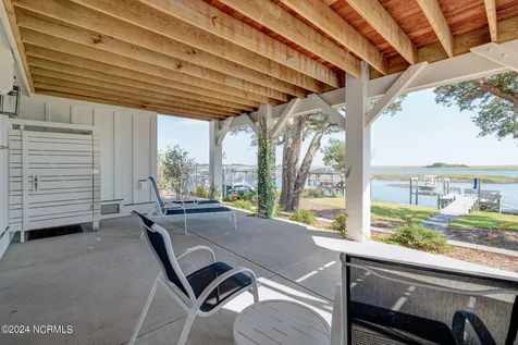 7 S Waterfront Place Hampstead NC 28443