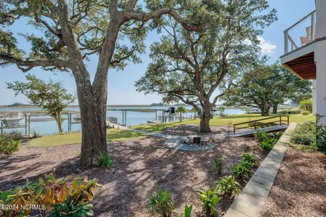 7 S Waterfront Place Hampstead NC 28443