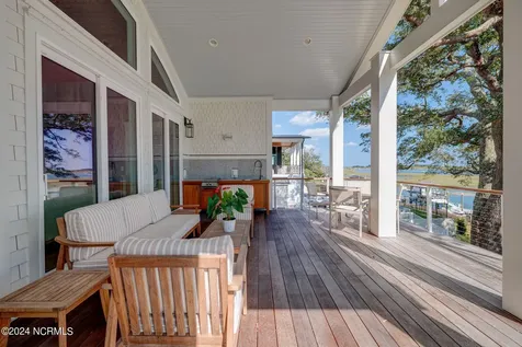 7 S Waterfront Place Hampstead NC 28443