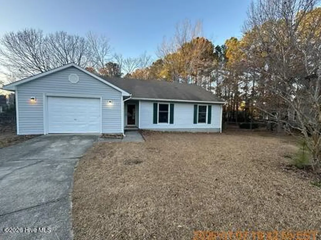 106 W Cameron Court Jacksonville NC 28546
