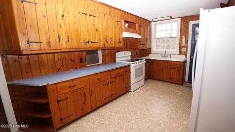 14 Tallman Street Jacksonville NC 28540