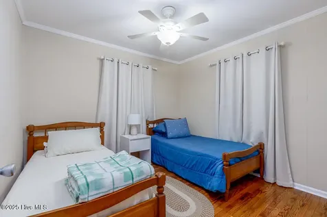1407 Arendell Street Morehead City NC 28557