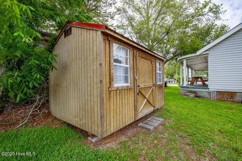1407 Arendell Street Morehead City NC 28557