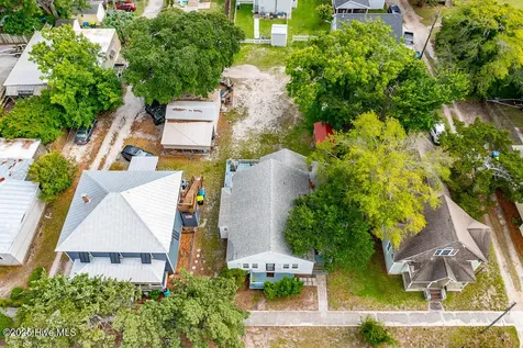 1407 Arendell Street Morehead City NC 28557