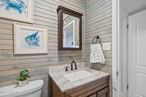 118 Lake Avenue Morehead City NC 28557