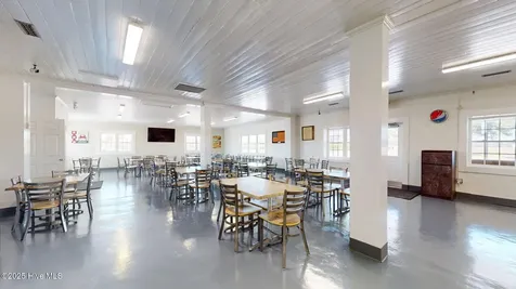 2146 Nc 102 E Ayden NC 28513