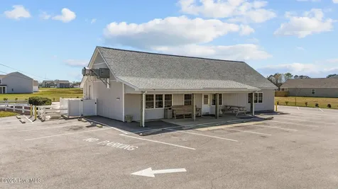 2146 Nc 102 E Ayden NC 28513