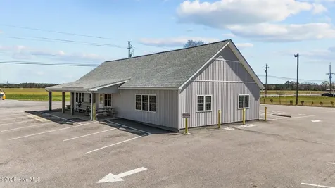 2146 Nc 102 E Ayden NC 28513