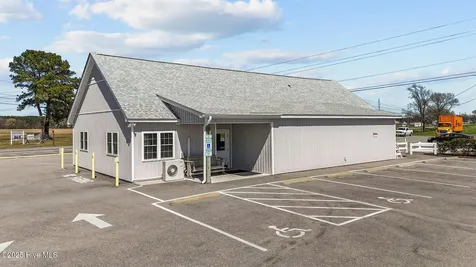 2146 Nc 102 E Ayden NC 28513