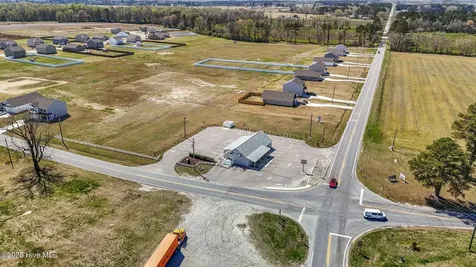 2146 Nc 102 E Ayden NC 28513