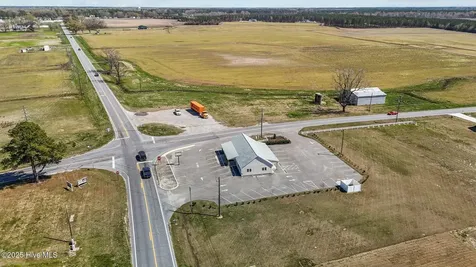 2146 Nc 102 E Ayden NC 28513