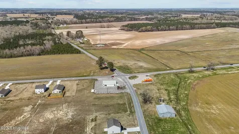 2146 Nc 102 E Ayden NC 28513