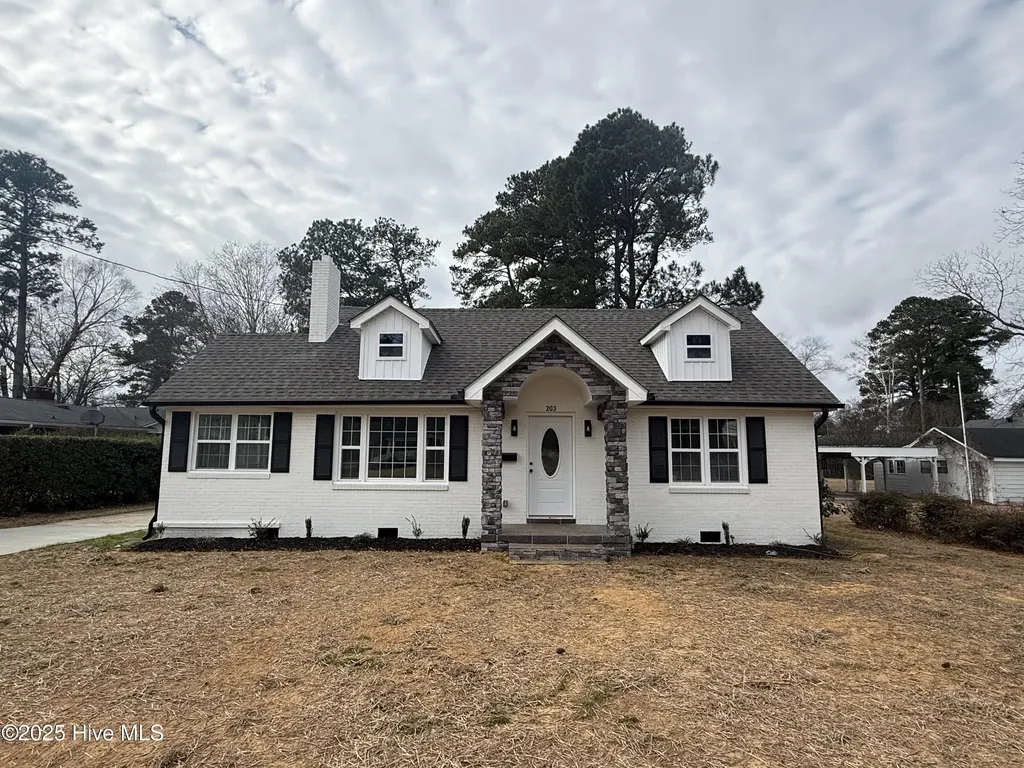 203 Stewart Avenue Clinton NC 28328