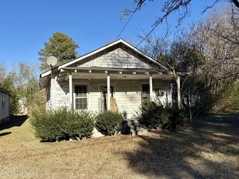 216 Crawford Street Bethel NC 27812