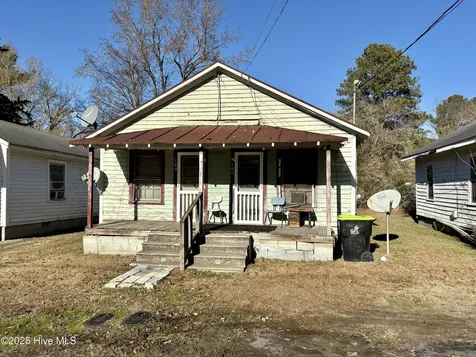 216 Crawford Street Bethel NC 27812