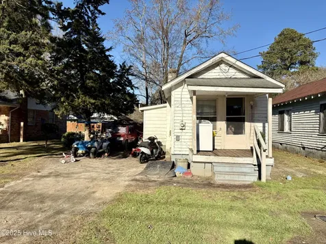 216 Crawford Street Bethel NC 27812