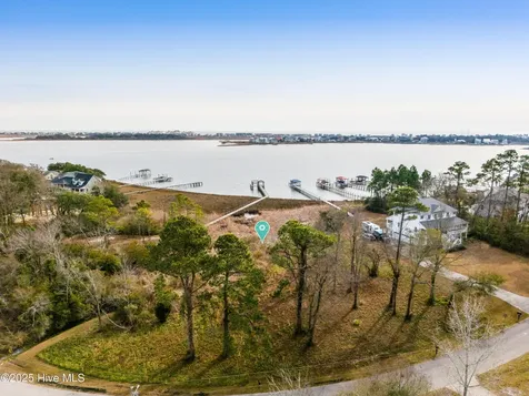 1065 Chadwick Shores Drive Sneads Ferry NC 28460