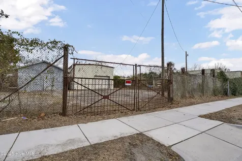 1403 S 5th Avenue Wilmington NC 28401