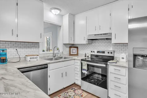 122 Carolina Circle Jacksonville NC 28546