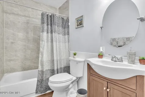 122 Carolina Circle Jacksonville NC 28546