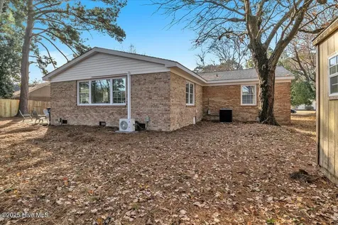 122 Carolina Circle Jacksonville NC 28546