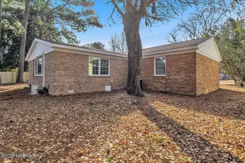 122 Carolina Circle Jacksonville NC 28546