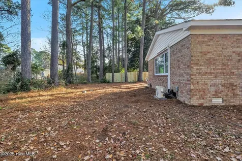 122 Carolina Circle Jacksonville NC 28546