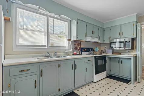 1113 Lennoxville Road Beaufort NC 28516