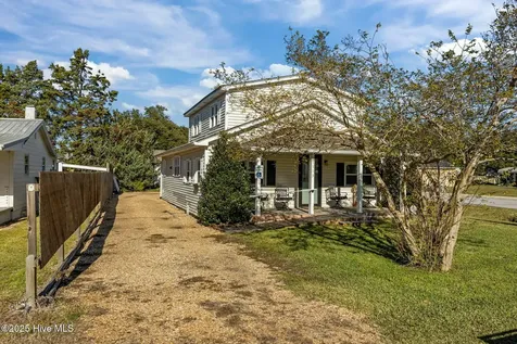 1113 Lennoxville Road Beaufort NC 28516