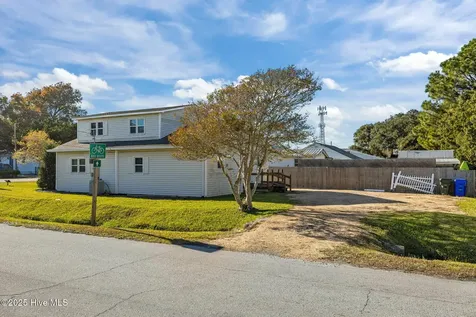 1113 Lennoxville Road Beaufort NC 28516