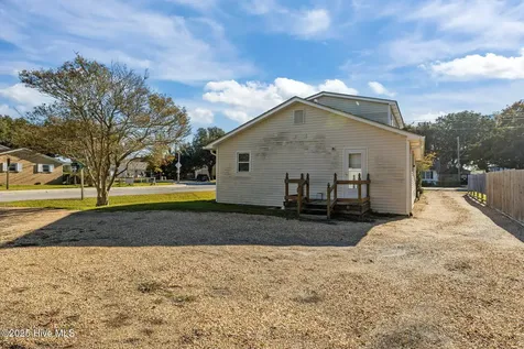 1113 Lennoxville Road Beaufort NC 28516
