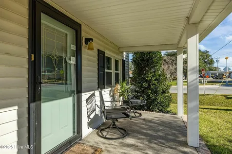 1113 Lennoxville Road Beaufort NC 28516