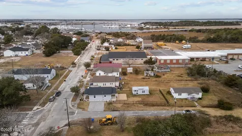 613 Mulberry Street Beaufort NC 28516