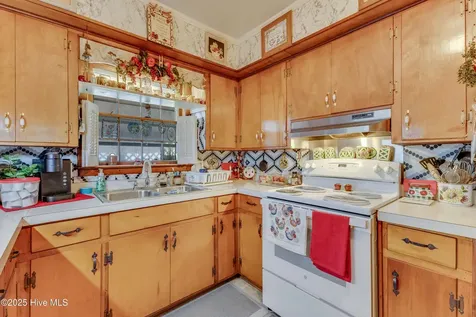 307 W Westbrook Street Wallace NC 28466
