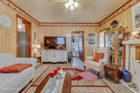 307 W Westbrook Street Wallace NC 28466
