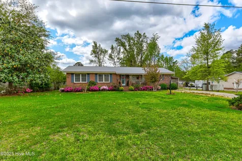307 W Westbrook Street Wallace NC 28466