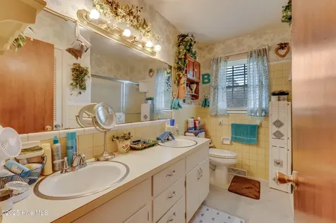 307 W Westbrook Street Wallace NC 28466