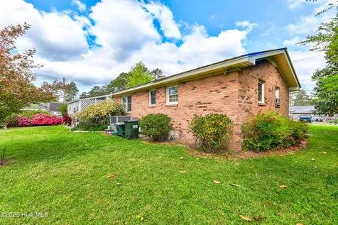 307 W Westbrook Street Wallace NC 28466